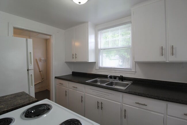 Building Photo - 2 Bedroom Duplex in North Kansas City