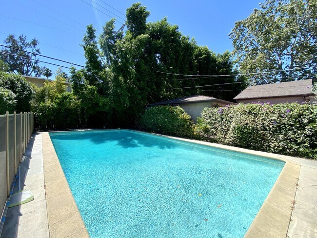 Foto del edificio - 2+2 Charming House with Pool Located in th...