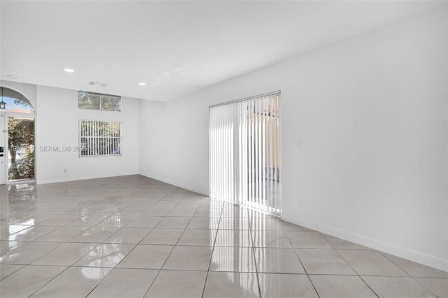 Foto del edificio - 300 SW 100th Ave