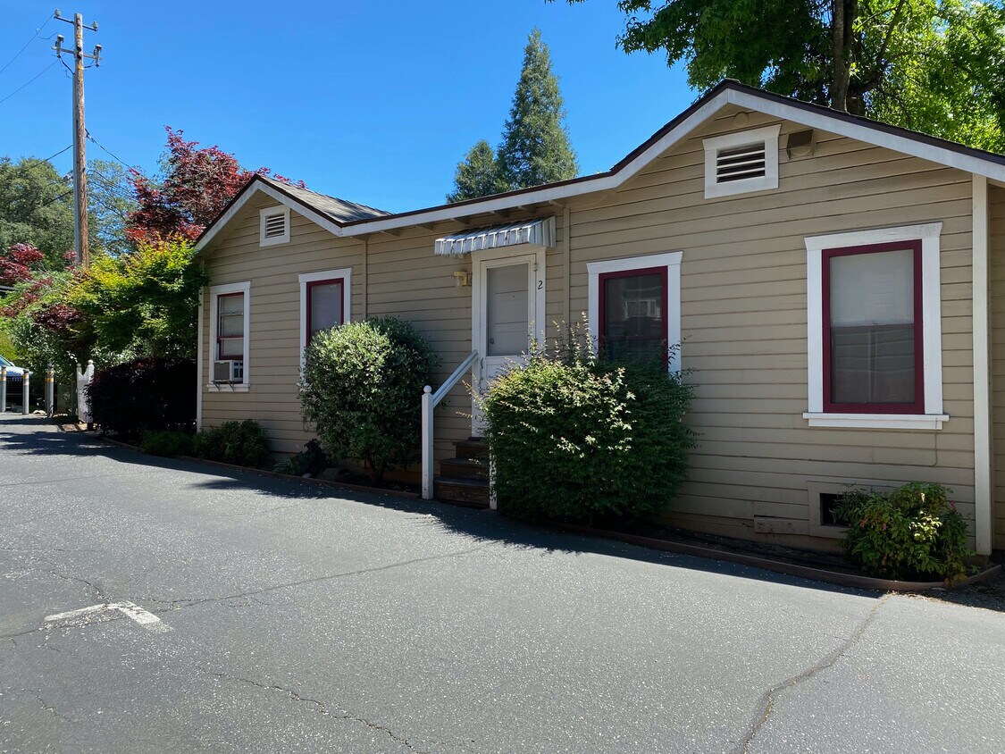 Foto principal - 626 S Auburn St