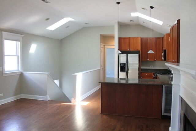 Building Photo - 1121 W Schubert Ave
