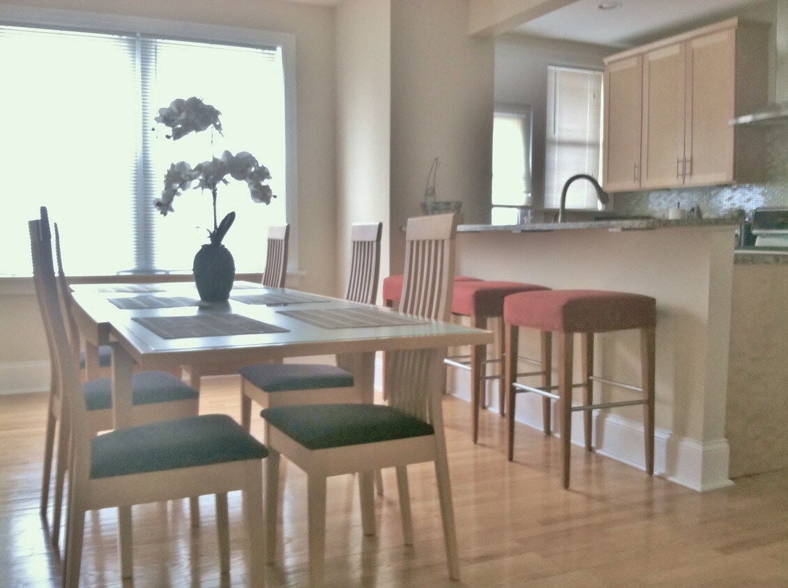 Dinning/Breakfast Bar - 7519 Parkdale Ave
