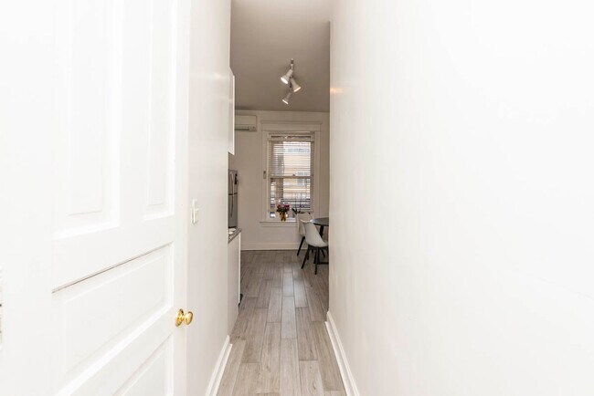 Foto del edificio - 1722 N Mohawk St