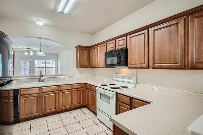 Foto del edificio - 2112 Charlotte Estates Dr