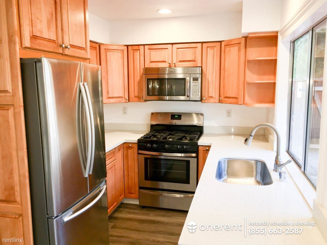 Primary Photo - 3 br, 2.5 bath Townhome - 331 S Mary Ave