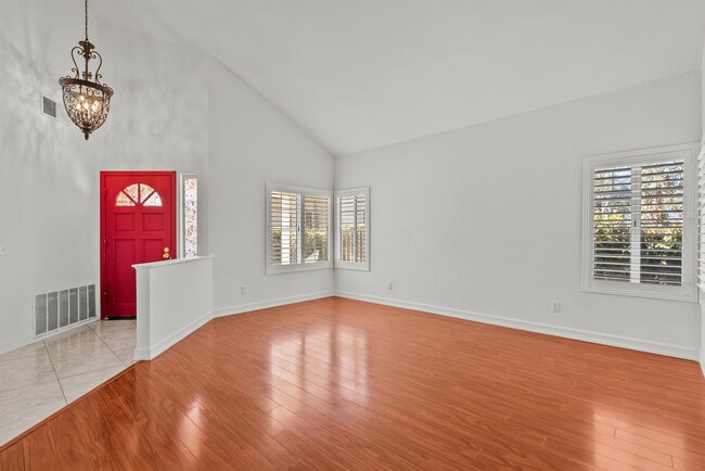 Foto del edificio - 7231 Spring Ct