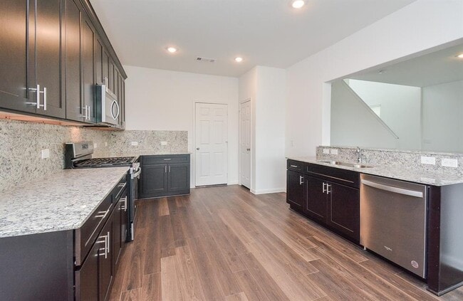 Foto del edificio - 7322 Madison Cmns Ln