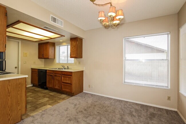 Foto del edificio - 8602 W Ruth Ave