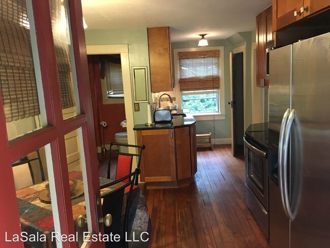 Building Photo - 3 br, 1.5 bath House - 5 Stebbins Brook Ln