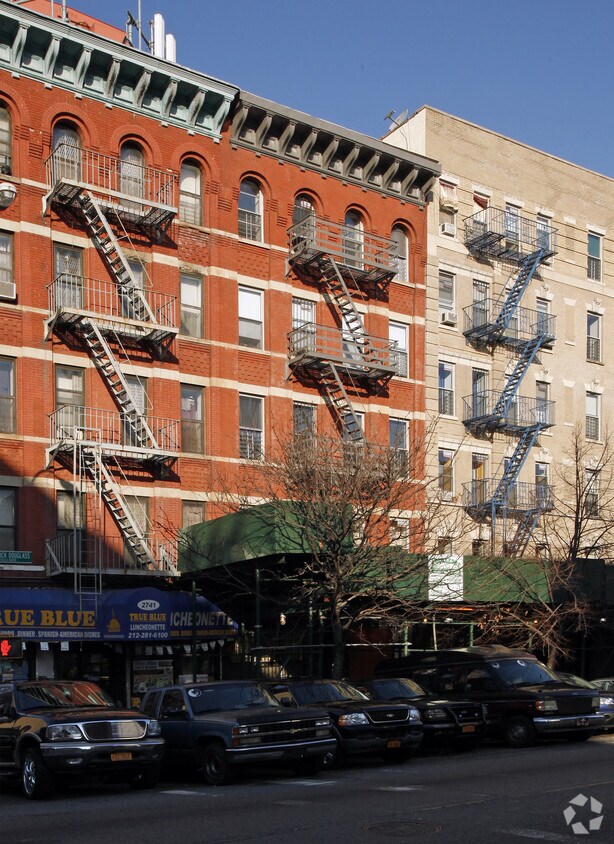 Foto del edificio - 2743 Frederick Douglass Blvd