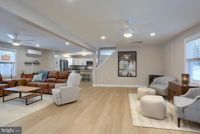 Foto del edificio - 1365 Roundtop Rd