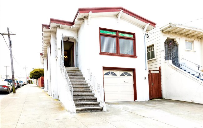 Building Photo - 801 Paris St