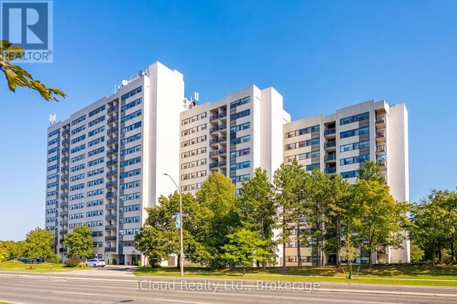 Building Photo - 2900-2900 Battleford Rd