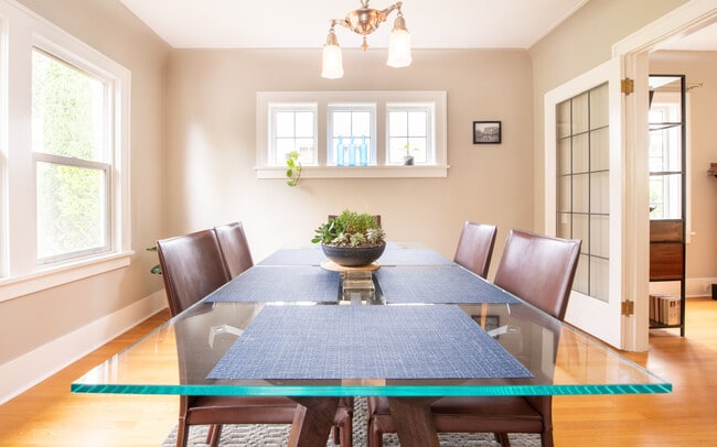 Foto del edificio - 1942 Boyer Ave E