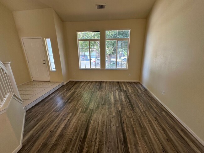 Foto del edificio - Beautiful 4 Bedroom, 2.5 Bath Tracy Home