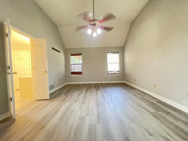Building Photo - 5884 Alexandria Ln