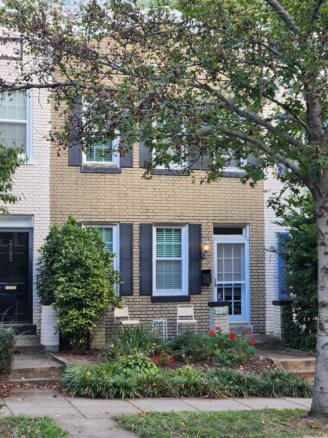 Foto del edificio - 2103 37th St NW