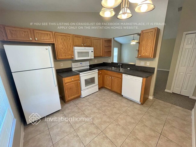 Building Photo - 649 Rose Apple Cir