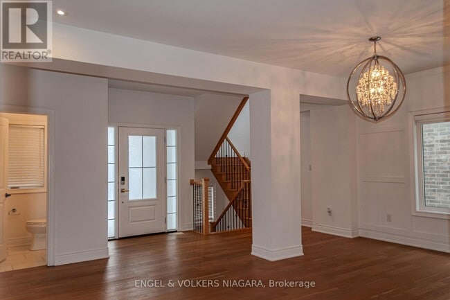 Photo du bâtiment - 7171 Lionshead Ave