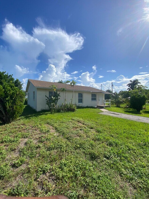 162 Booker Pl, Pahokee, FL 33476 House Rental in Pahokee, FL