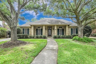 Building Photo - 1438 Crescent Green Dr