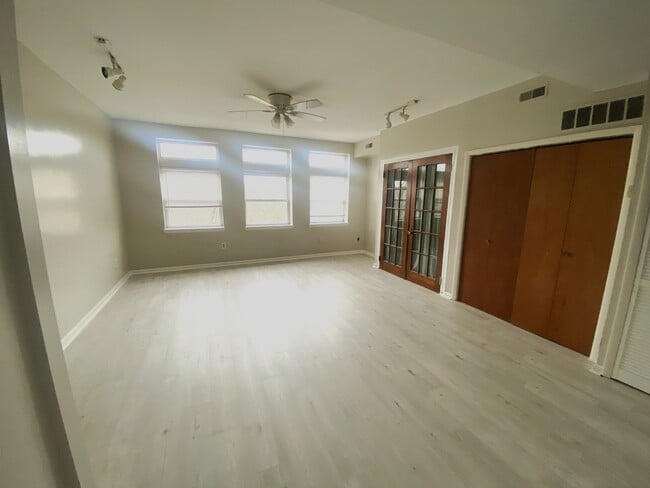 Building Photo - 743 Corinthian Ave