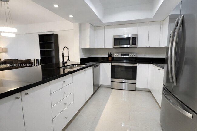 Building Photo - 17375 Collins Ave