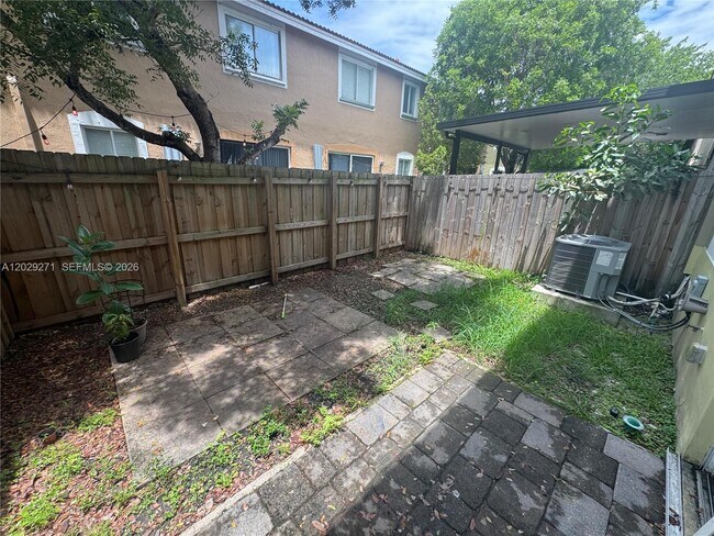 Foto del edificio - 1048 SE 23rd Terrace