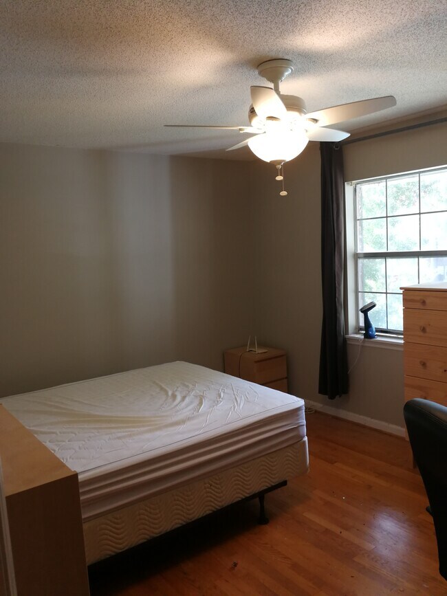 Foto del edificio - 1002 Willow Dr