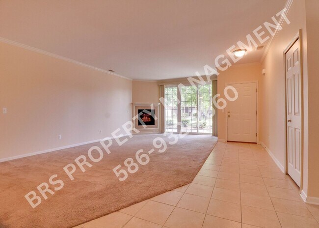 Foto del edificio - Charming Ground-Floor Condo in the Heart of Sterling Heights!