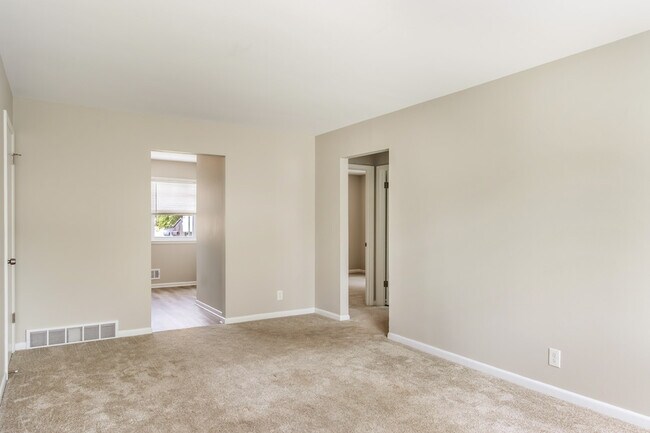Building Photo - 151 S Grand Ave