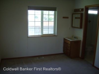 Building Photo - 1132 SE Sentry Dr