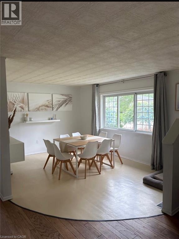 Building Photo - 250 McKenzie St E