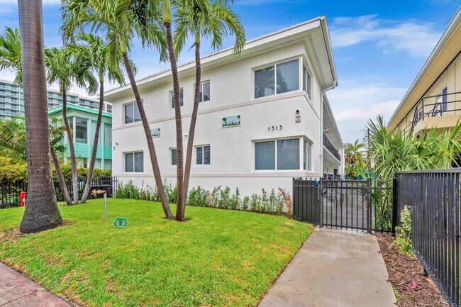 Building Photo - 1532 Bay Rd