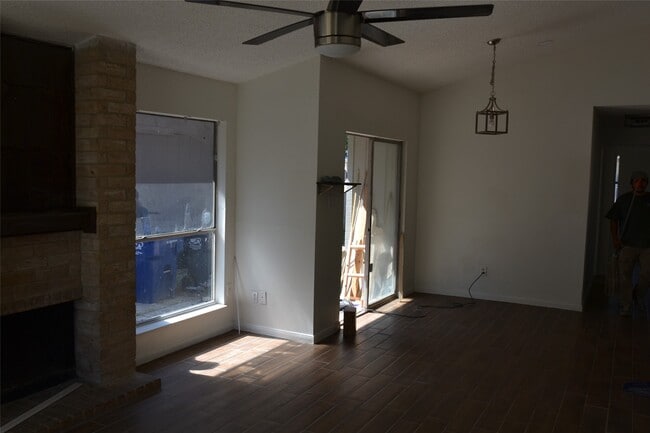 Building Photo - 6343 Glenhagen Dr