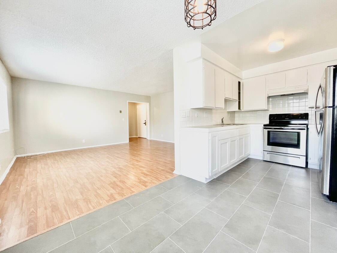 Primary Photo - 1226 Larrabee St