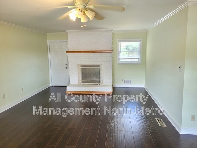 Foto del edificio - 2437 Lower Roswell Rd