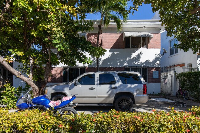 745 Jefferson Ave Entrance - 745 Jefferson Ave