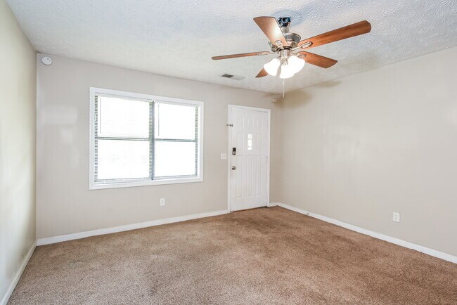 Building Photo - 169 Kimberly Way SW