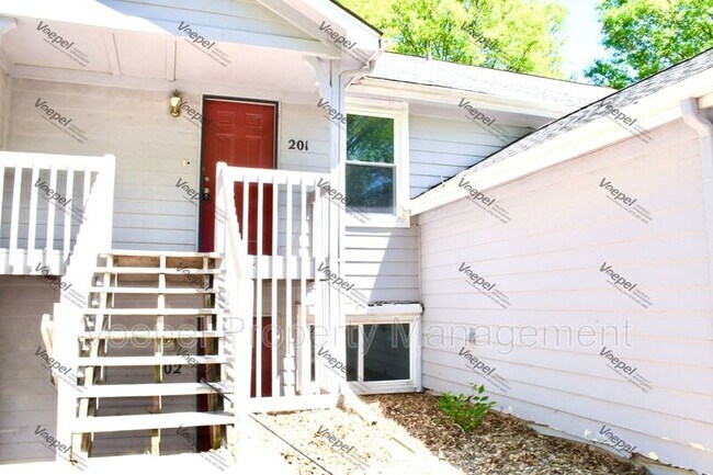 Building Photo - 900 S 55th St