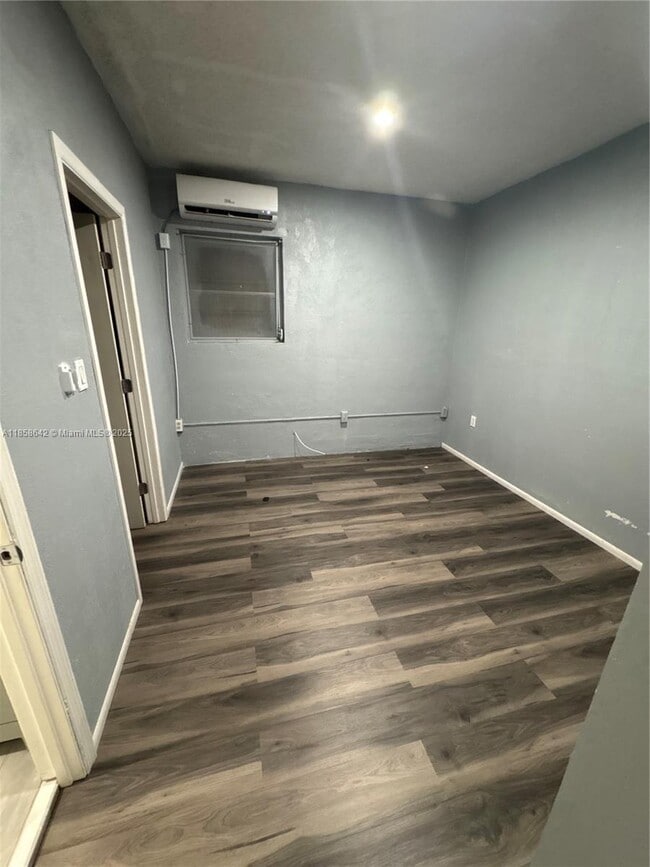 Building Photo - 6804 Oak Hill