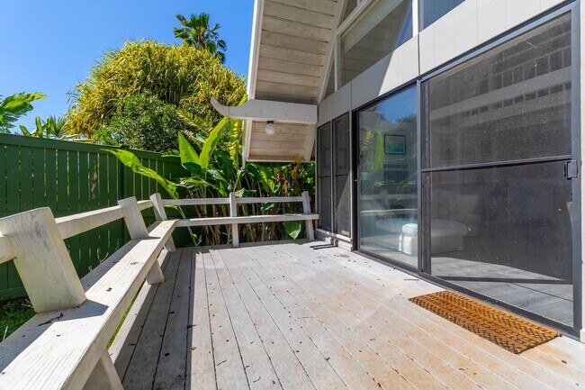 Foto del edificio - North Shore living at its finest.
