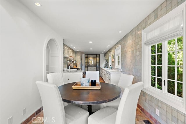 Building Photo - 464 Holly St