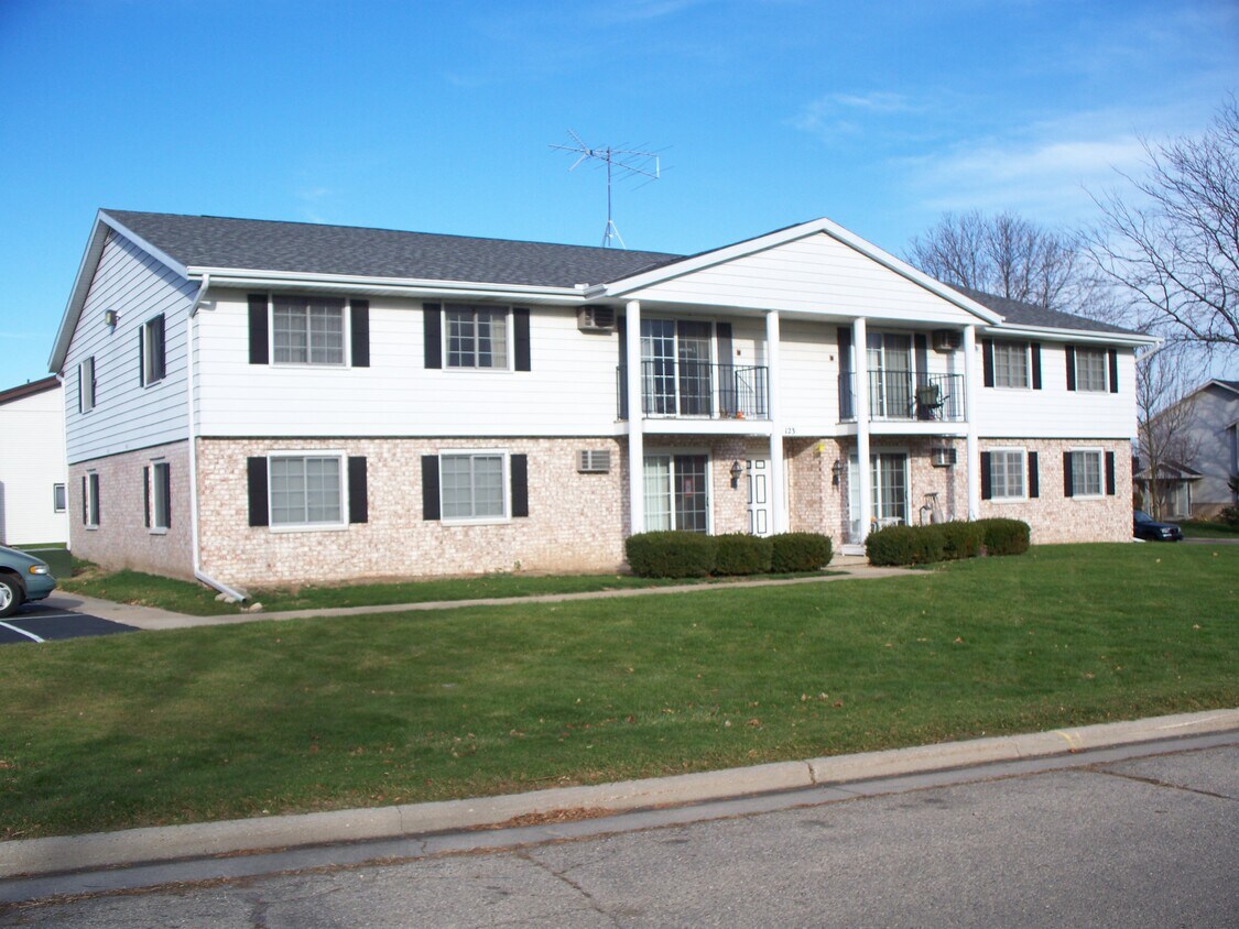 Primary Photo - 123 E Lake Park Pl