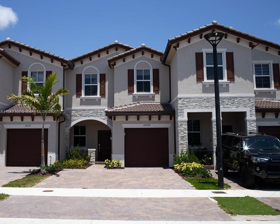 Foto principal - 12309 NW 24th Pl