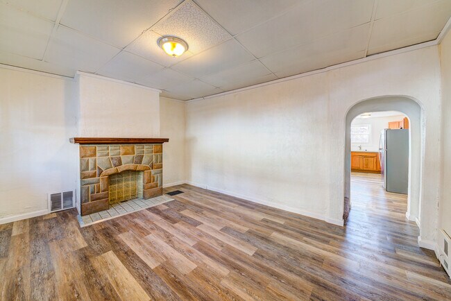 Building Photo - Available JUNE 2026 - Spacious 3 Bedroom Home w/ Central Mt Washington Location!