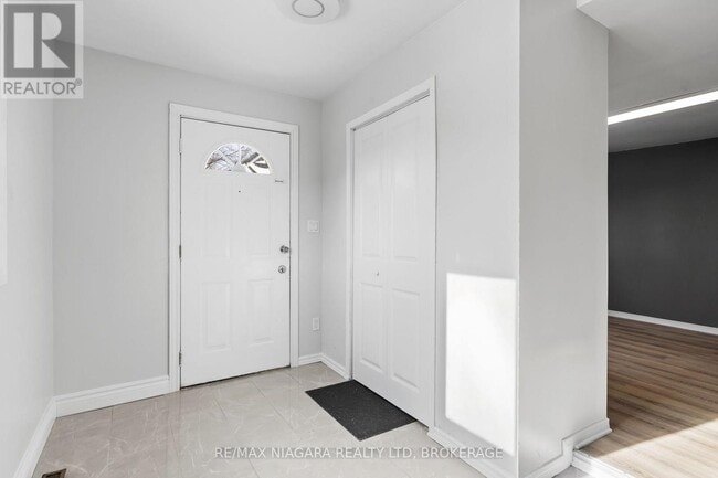 Building Photo - 115 Kinnear St