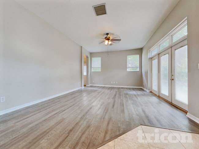 Foto del edificio - 3508 Pendleton Way