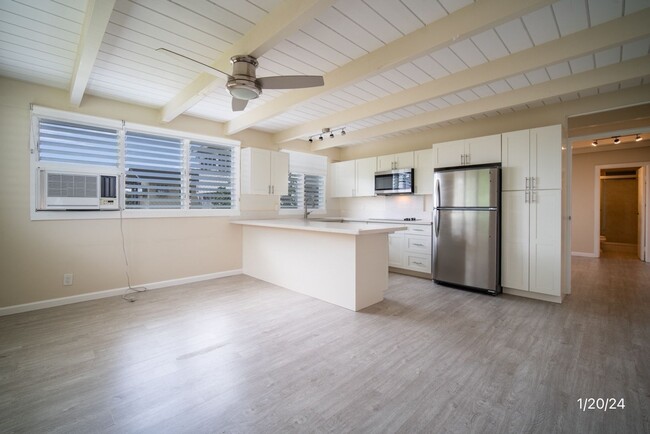 Building Photo - 1 Bedroom 1 Bathroom Upgraded unit in Mano...