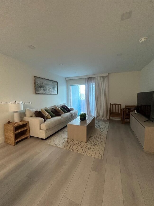 Building Photo - 400 Kings Point Dr